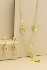 左．K18ﾋﾟｱｽ　右．K18ﾈｯｸﾚｽ