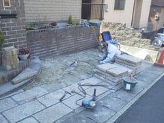 駐車場・駐輪場 サイクルポート リフォーム 既存板石解体中