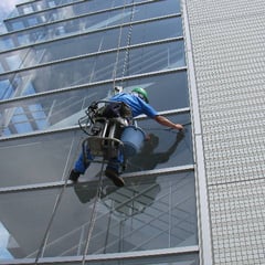 チェアゴンドラによる窓ガラス清掃