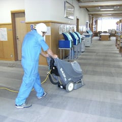 エクストラクター使用によるカーペット清掃