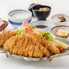 全部入りとんかつ定食　2091円（税込2300円）