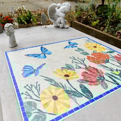 Pour un petit ange, là-haut dans le ciel... Pour ses parents et ses frères ici-bas sur la terre... Ce lieu empli de douceur et de lumière... Ce lien d’amour qui les relie pour l’éternité..