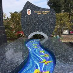 et au milieu coule une rivière 