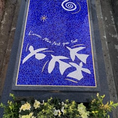 https://www.mozaiktoone.com/art-funéraire/