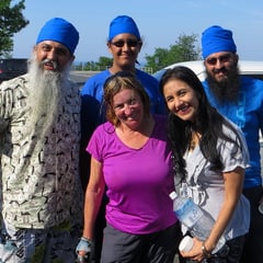 Bea mit Touristen aus Singapur in Japan.