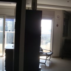 2 baies vitrées, séjour et chambre