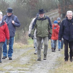 Es bilden sich Kleingruppen - so kommt jeder mit jedem ins Gespräch (Foto W. Kautz)