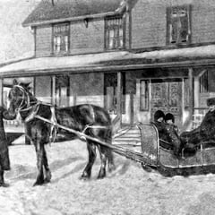 Devant la maison du gouverneur à baie Ste-Claire