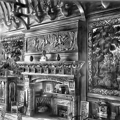 En juin 1905 Menier fit débarquer de la «Bacchante» 12 têtes de cerfs provenant de sa chasse à cours de Villers-Cotterêts. Elles furent installées sur les chapiteaux de poutres d'oû s'élevaient douze arceaux qui supportaient la toiture de la grande salle