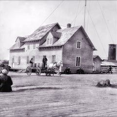 L'office, Port-Menier