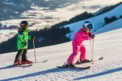 Skifahren für Kinder, Familien, Kinderskigelände, breite Pisten