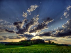 Tiefe Horizontline: Wolken- und Abendstimmung auf der Ludwigshöhe