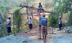 Beim Bau der Schutzhütte