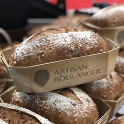 Pains sur étagères chez Ma Boulangerie Café