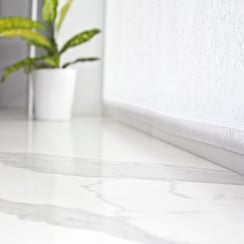 Palangės namuose ir biuruose iš natūralaus ir dirbtinio akmens