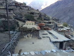 Dörfer heissen Sahartara, Tuppartara, Tarakot - den Sternen nahe...