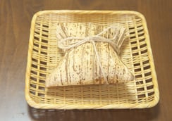 軽くて持ち運びに便利な竹皮は、繰り返し長く使える優れもの