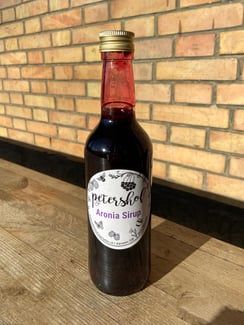 Aroniabeeren-Sirup vom petershof-kaerselen