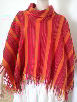 Poncho mit Kragen, Fr.22.-