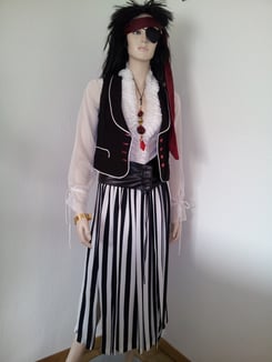 PIRATIN,Rock Gurt ,Weste, Bluse  Fr.39.-