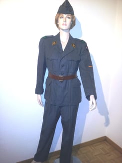 Militäruniform, HerrenGr.44, Für Damen ca.Gr.40, Fr.42.--