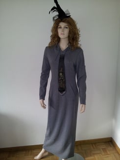 Strickrock mit Kaputze Fr.15.-  (bis Gr.40 tragbar)  Hexenkrawatte Fr.5.-    Mini Hexenhütchen Fr.4.-