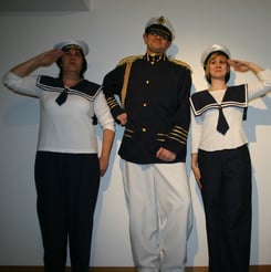 Matrosen- Hose, Kragen,Mütze- Fr.24.-.      KAPITÄN, Gr.L/XL, Fr.48.-.