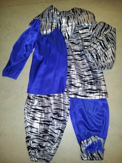 Mit Kragen+ Stulpen,Fr.19.-