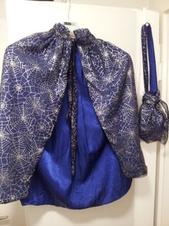 Spinnen-Umhang mit Tasche, Fr.13.-