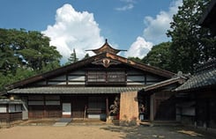 写真Wikipedia　馬場家住宅主屋、長野県松本市、1851年　＠Wiiii