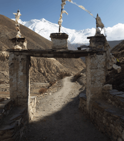 sentier randonee nepal porte 