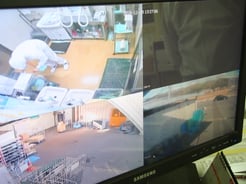 工場出入り口の24時間監視