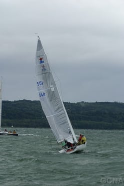 Joker, régate par vent fort (pointes à 8)