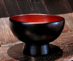 黒塗椀　中朱　入月昇