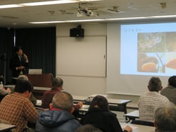 講演する阪上氏