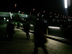 隅田川沿いの桜橋を歩きます