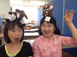 頭にキャラクター載せて、完全にいっちゃったふたり。！