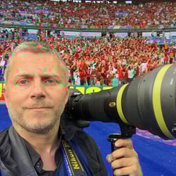 Unsere Studierenden aus dem Studiengang Sport- und Eventmanagement haben heute von Sportfotograf Michael Kienzler aus erster Hand erfahren, wie es bei Fußball-Weltmeisterschaften zugeht.