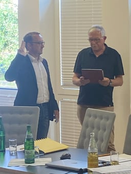 Verpflichtung des neuen Ortsbürgermeisters Jochen Kassel (l.)