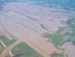 幌向川西1号破堤による豊幌地区の氾濫状況(札幌開発建設部蔵)