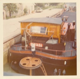 Aufgrund des angebrachten Eichzeichens SN914SA ist dieses Bild aus dem Fotoalbum der ehemaligen Eignerfamilie zwischen dem 14.06.1971 und dem 22.07.1982 aufgenommen worden.