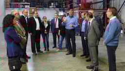 Peter Putsch (5.v.r.) im Gespräch mit den Mitgliedern des Merseburger Beirates für Wirtschaftsförderung. © Exipnos