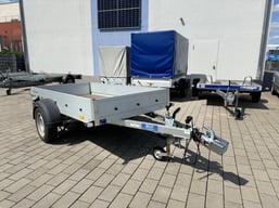 alt="offener Tieflader, Einachser mit flacher Ladefläche" 