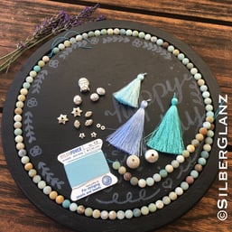 SilberGlanz bietet Mala Kurse an. In diesen Workshops lernst du alles über Malas und kannst selber eine Kette knüpfen. Hinwil liegt 20 km von Zürich. 