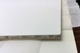 Alterungsbeständiger Trägerkarton von Klug. 