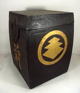 Imanishi Family Tochiagatanushi clan Samurai Armor box