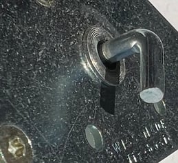 Bildaufhänger mit Winkelschraube bestückt 