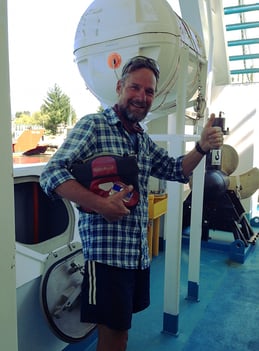 Geschafft! Wir haben uns auf die frühere Fähre geschmuggelt.