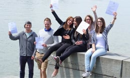 Unsere Studenten aus dem Studiengang Gesundheits- und Tourismusmanagement feiern Ihr Q-Zertifikat