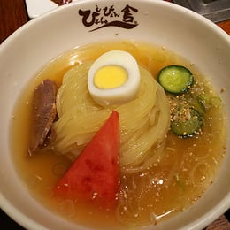 だけど私は冷麺にフルーツが乗っているのが許せない派です。